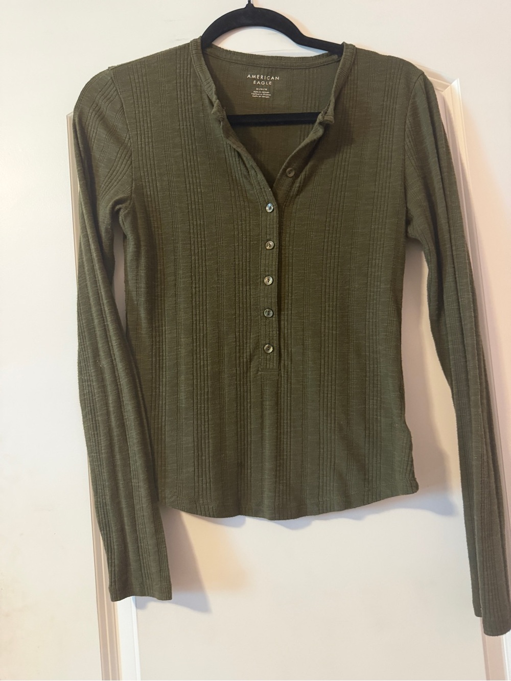 American Eagle Outfitters Olive Green Ribbed Henley Top size M